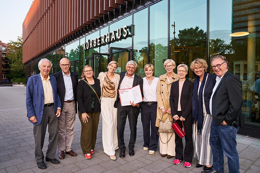 HerzretterTeam Gruppenfoto vor dem Körberhaus