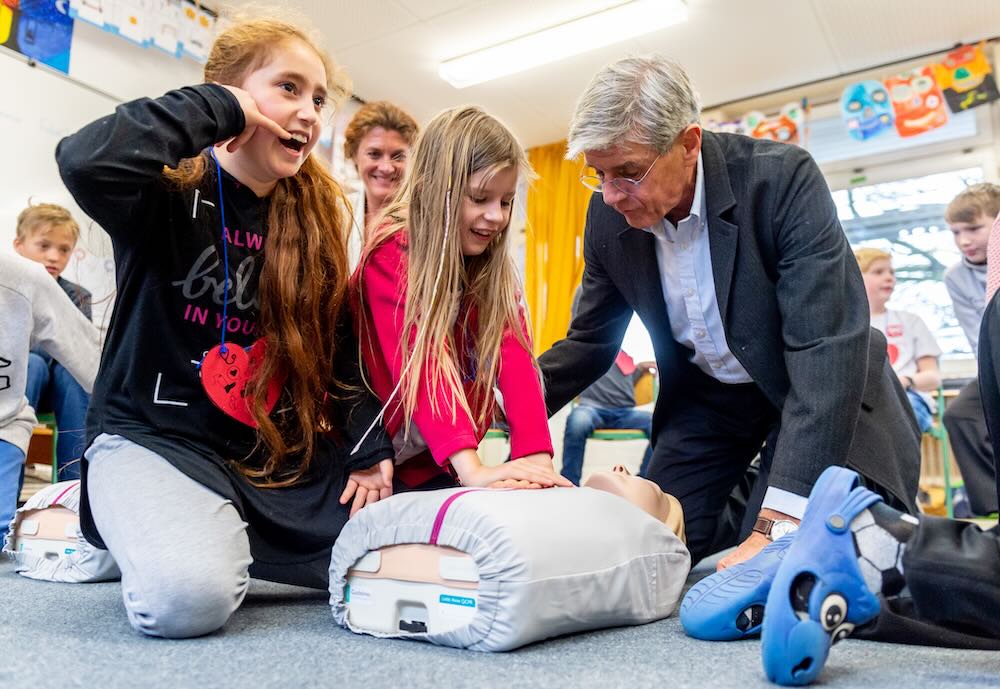 Vom Arzt zum Gründer: Leben retten als innovatives Geschäftsmodell im DUP Magazin