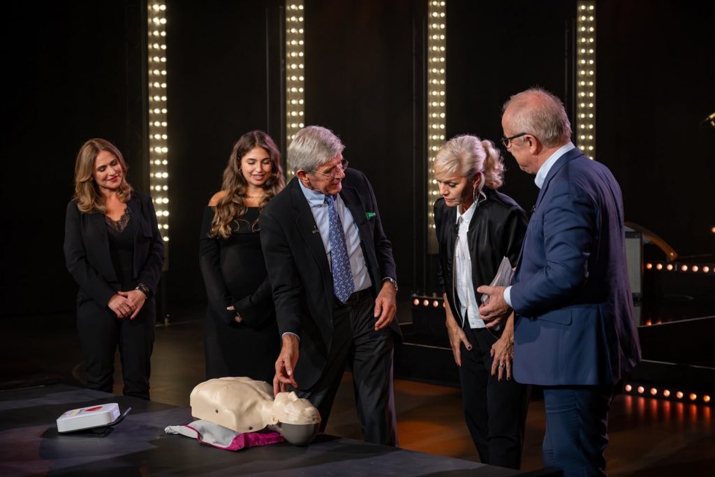 Dr. Martin Buchholz sowie Arzu und Sirin Demir in der NDR Talk Show